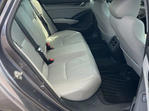 Used 2018 Honda Accord Touring image 11