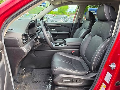 Used 2025 Honda Pilot Elite image 21