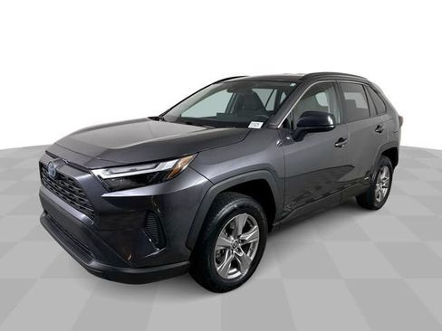 Used 2023 Toyota RAV4 LE AWD/4WD image 4