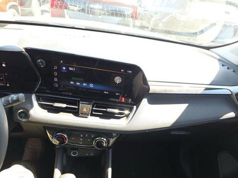 Used 2025 Chevrolet TrailBlazer LT AWD/4WD image 12