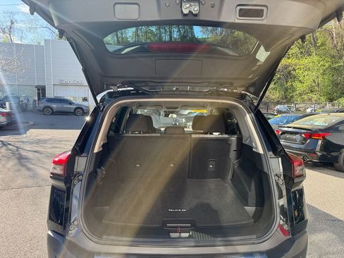 Used 2023 Nissan Rogue SV AWD/4WD image 29