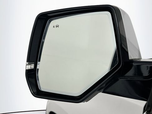 Used 2017 Cadillac Escalade Luxury image 16