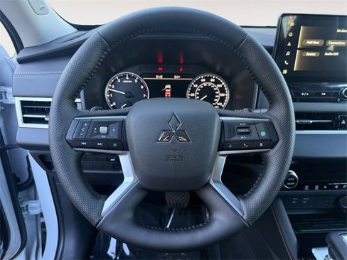 New 2026 Mitsubishi Outlander SE image 16