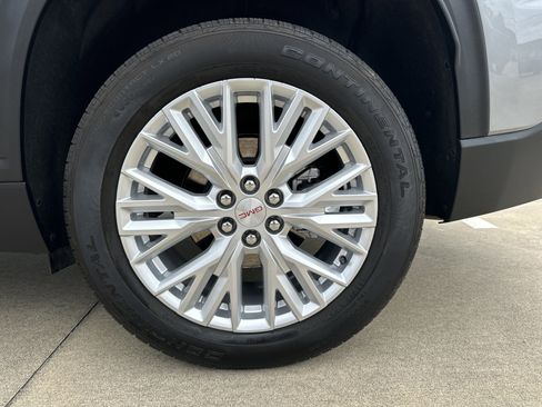 Certified 2026 GMC Acadia Elevation w/ Elevation Premium Package FWD image 37