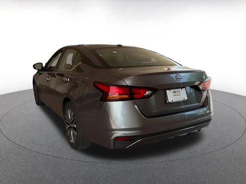 Used 2025 Nissan Altima 2.5 SV FWD image 11
