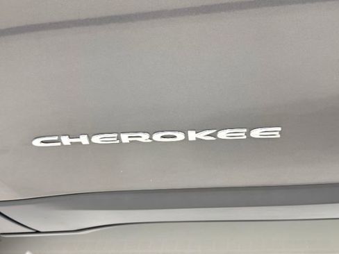 Used 2016 Jeep Cherokee Limited w/ Trailer Tow Group AWD/4WD image 16