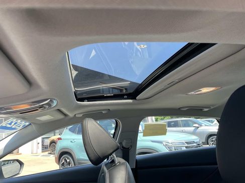 Used 2023 Hyundai Elantra Limited w/ Preferred Accessory Package FWD image 21