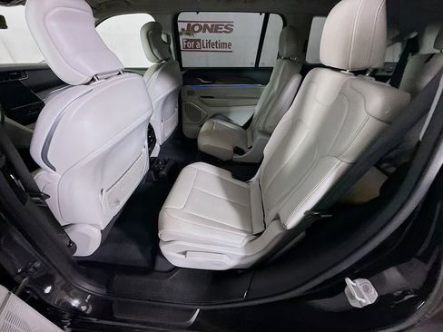 Used 2023 Jeep Grand Cherokee L Overland w/ Luxury Tech Group IV AWD/4WD image 28