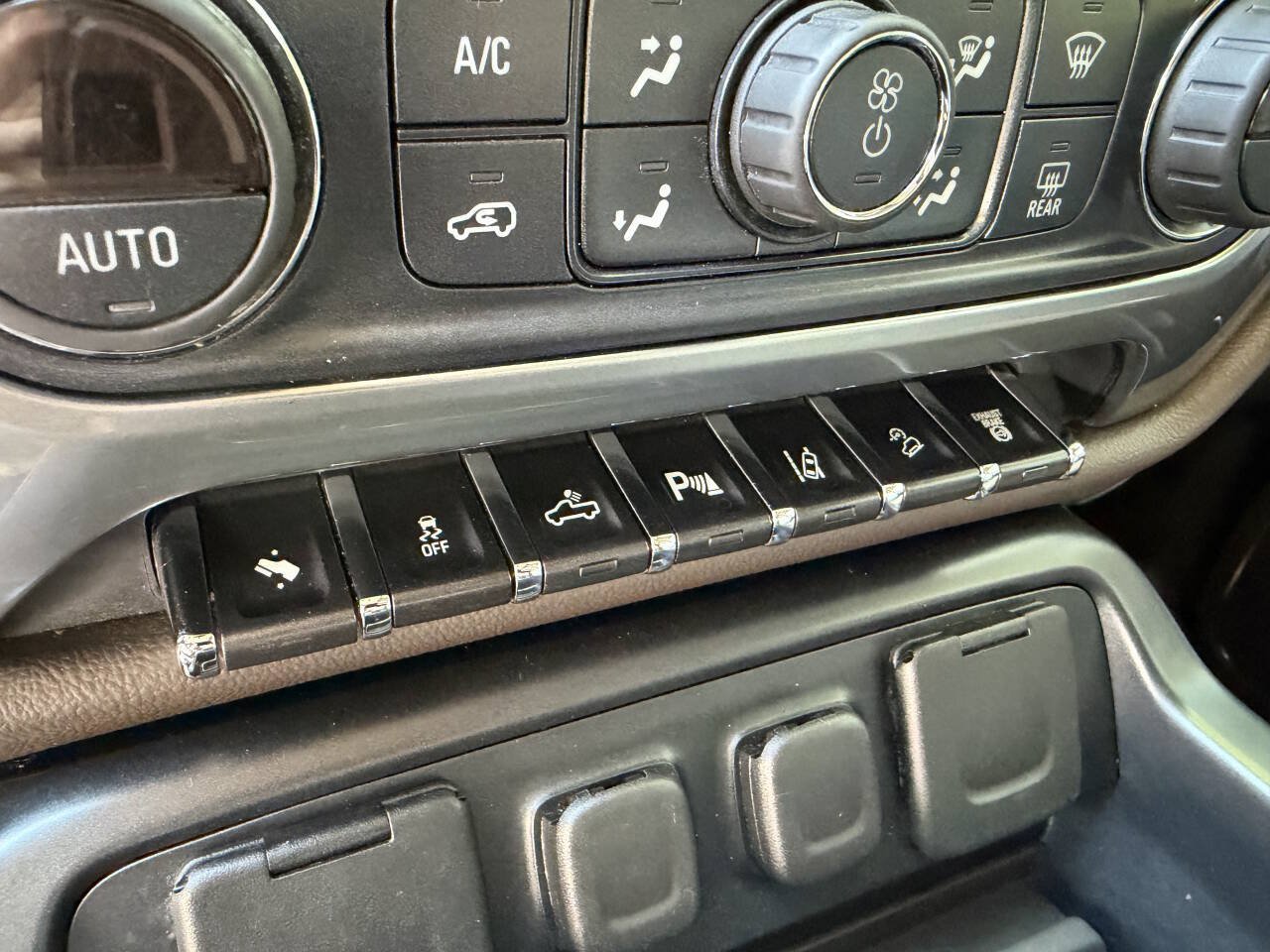Used 2015 Chevrolet Silverado 2500 LTZ AWD/4WD image 27