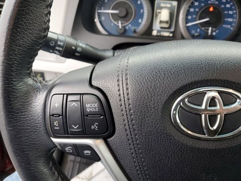 Used 2017 Toyota Sienna XLE Premium image 17