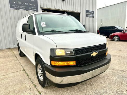 Used 2021 Chevrolet Express 2500 w/ Driver Convenience Package RWD image 8
