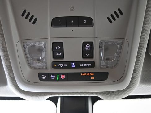 Used 2019 Chevrolet Equinox LT w/ Sun & Navigation Package AWD/4WD image 32