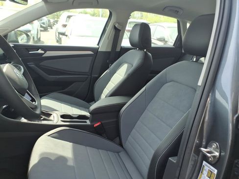 New 2026 Volkswagen Jetta SE FWD image 10