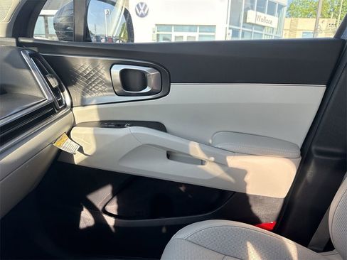 New 2025 Kia Sorento S image 24