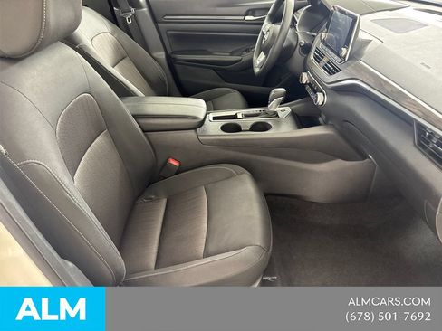 Used 2025 Nissan Altima 2.5 SV FWD image 17