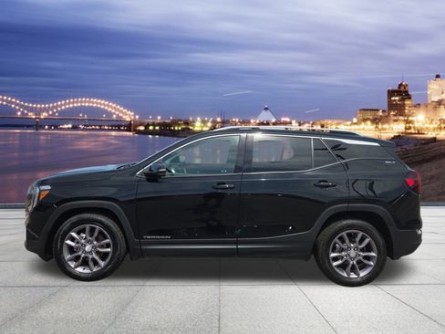Used 2023 GMC Terrain SLT image 2