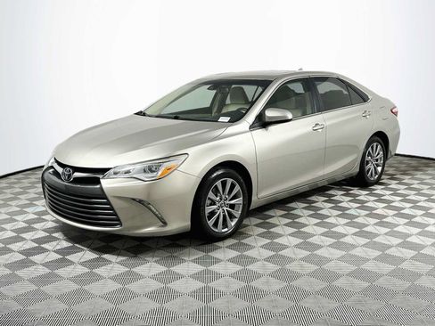 Used 2017 Toyota Camry XLE FWD image 3