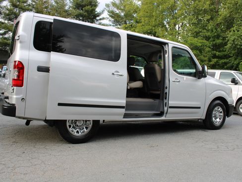 Used 2020 Nissan NV 3500 SL RWD image 23