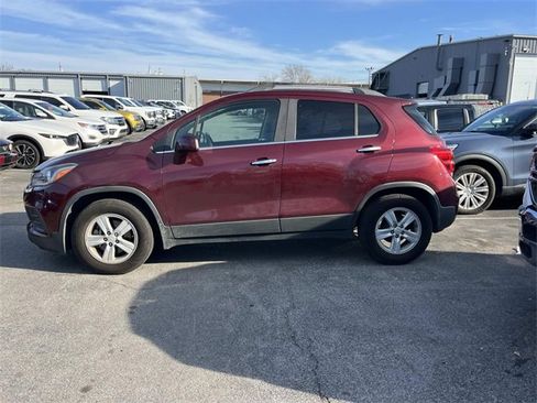 Used 2017 Chevrolet Trax LT w/ LT Convenience Package image 6