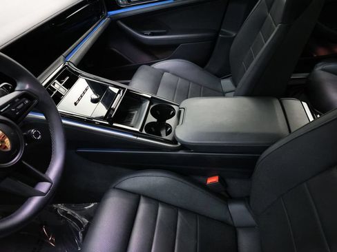 Used 2025 Porsche Panamera image 69