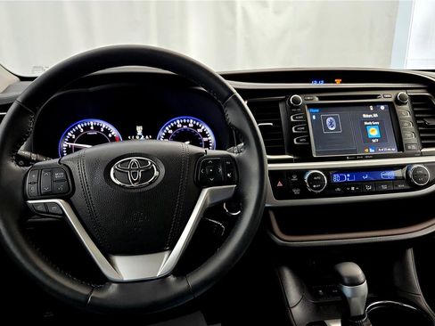 Used 2016 Toyota Highlander XLE image 28