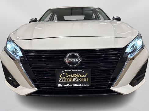 Used 2025 Nissan Altima 2.5 SV image 10