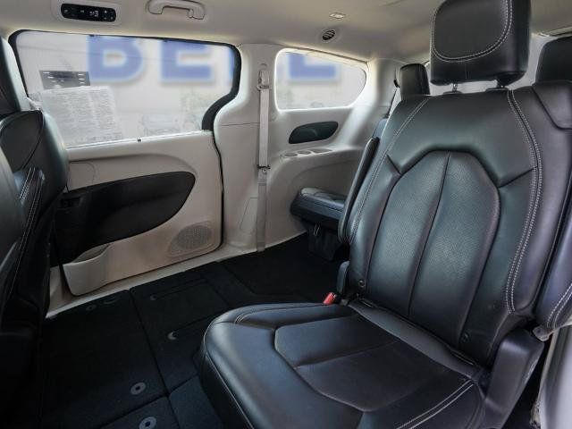 Used 2023 Chrysler Pacifica Touring-L FWD image 17
