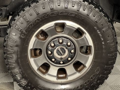 Used 2023 Ford F350 Platinum w/ Tremor Off-Road Package image 13