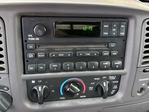 Used 2000 Ford F150 XLT AWD/4WD image 12