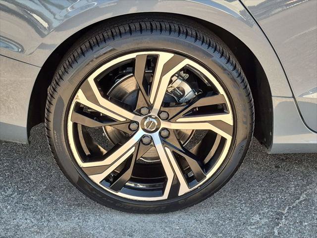 Certified 2024 Volvo S60 B5 Plus w/ Protection Package Premier AWD/4WD image 9