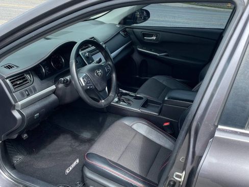 Used 2016 Toyota Camry SE image 10