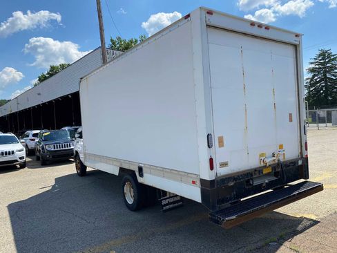 Used 2017 Ford E-450 and Econoline 450 Super Duty image 3