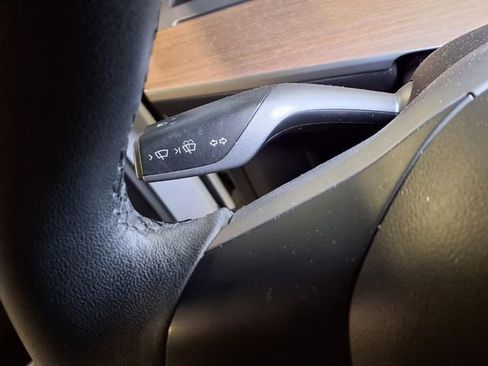Used 2022 Tesla Model Y Long Range AWD/4WD image 9
