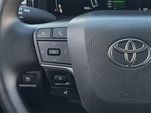 Used 2025 Toyota Camry SE image 14