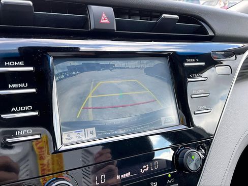 Used 2018 Toyota Camry XLE image 25