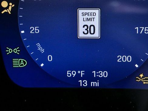 New 2026 Porsche Macan Electric image 9