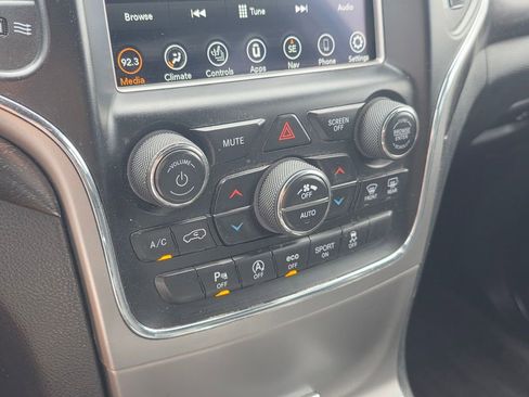 Used 2018 Jeep Grand Cherokee Altitude image 29