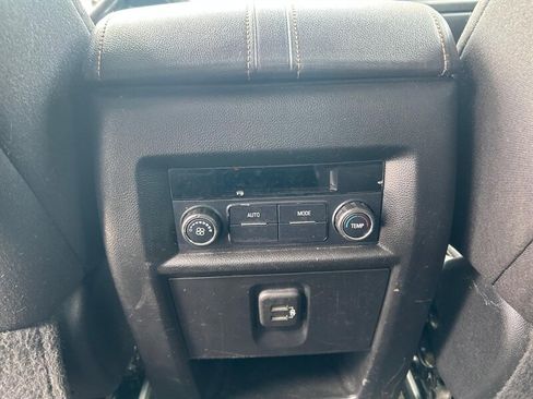 Used 2020 Chevrolet Traverse LT FWD image 21