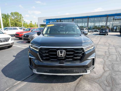 Used 2024 Honda Pilot Touring image 2