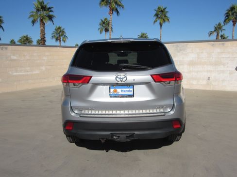 Used 2018 Toyota Highlander AWD V6 image 7