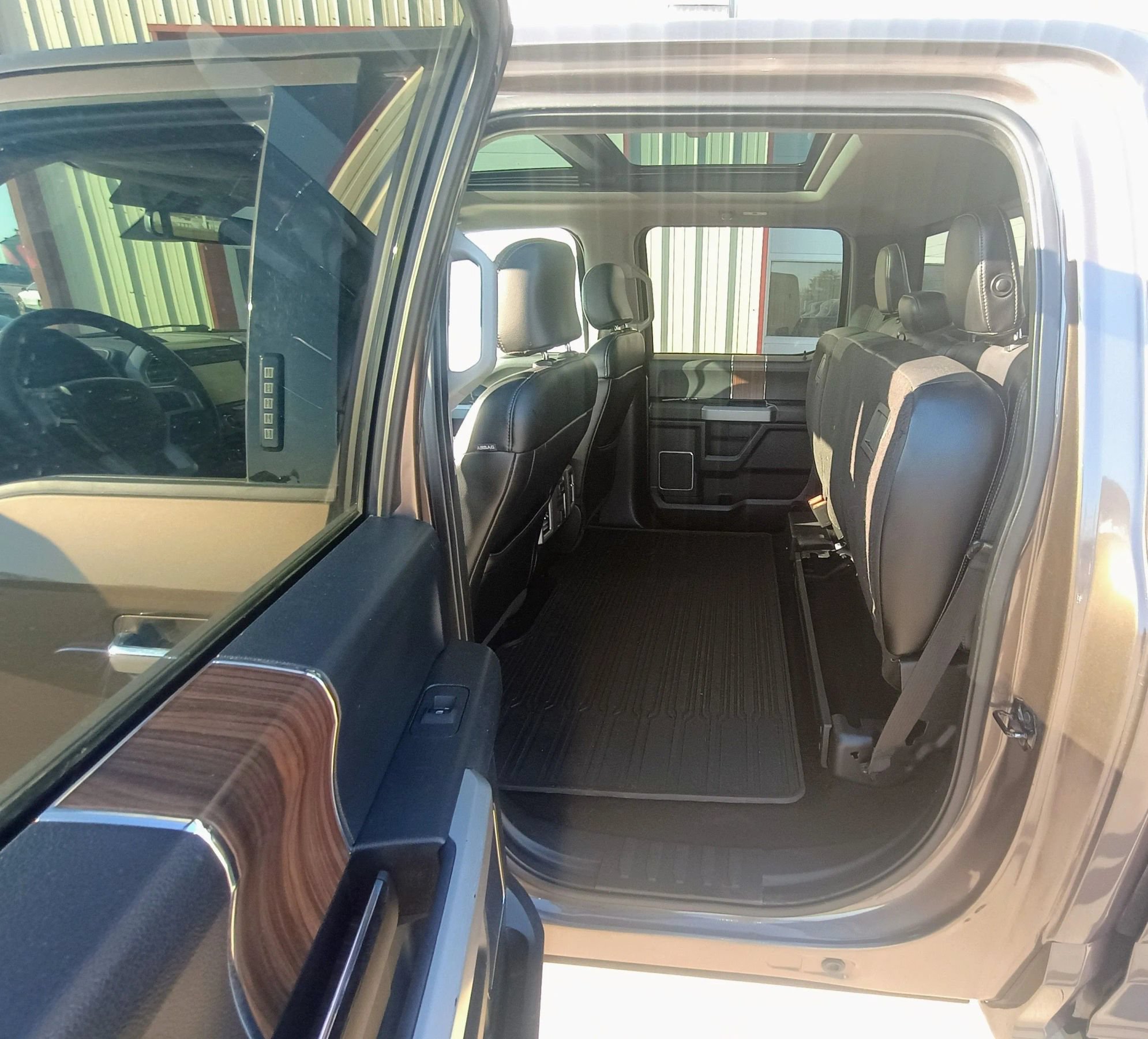 Used 2015 Ford F150 Lariat w/ Equipment Group 502A Luxury AWD/4WD image 7