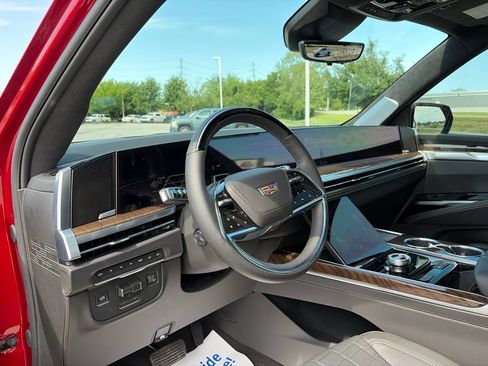 Used 2026 Cadillac Escalade Platinum Sport w/ LPO, ONYX Package AWD/4WD image 65