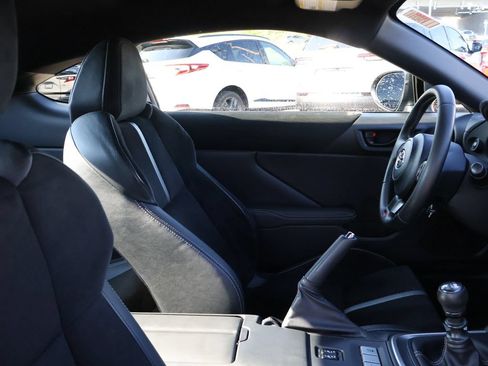 Used 2023 Toyota GR86 Premium w/ ALL Weather Mat Package (TMS) RWD image 8