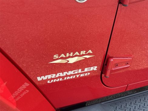 Used 2012 Jeep Wrangler Unlimited Sahara w/ Connectivity Group AWD/4WD image 11