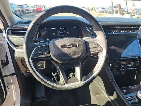 Used 2023 Jeep Grand Cherokee Limited w/ Black Appearance Package AWD/4WD image 10