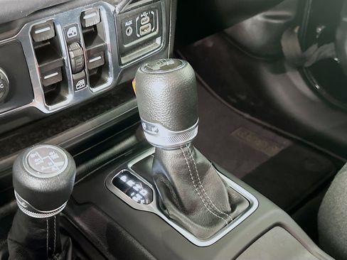 Used 2025 Jeep Wrangler Sahara w/ Safety Group image 23