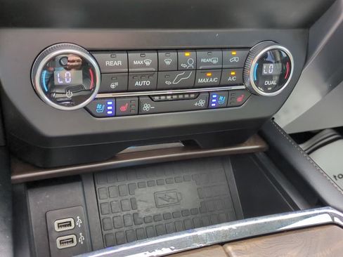Used 2019 Ford Expedition Platinum RWD image 22