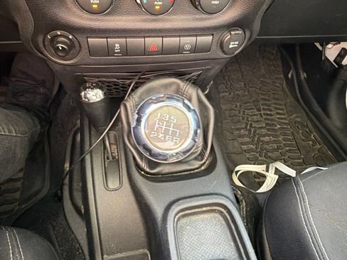 Used 2016 Jeep Wrangler Unlimited Sahara AWD/4WD image 22