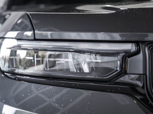 New 2025 Jeep Grand Cherokee Altitude image 12