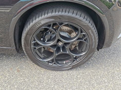 Used 2024 Alfa Romeo Stelvio Quadrifoglio image 8